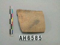 藏品(灰褐色細砂陶圈足)的圖片